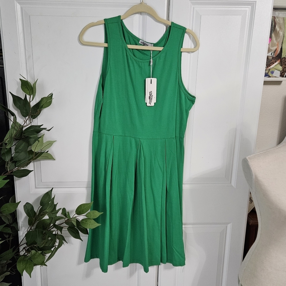 Green Sleeveless Skater Dress